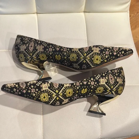 Shoes: Katy Perry Elegant Black and Gold Women’s Heels - Picture 4 of 11